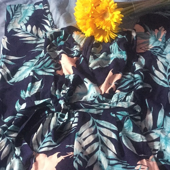 Navy Blue Leaf Palm Print Low V-neck Waist Tie Jumpsuit - Picture 5 of 8